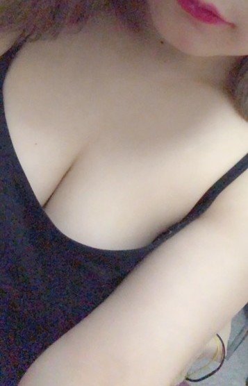 小谷ひな